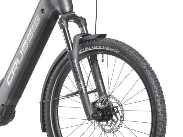 Close-up of aONE-Country 7.10 City E-Bike – Panasonic Motor, 522Wh Battery, 130km Range, Low Step Frame wheel with 'Cruze' branding.