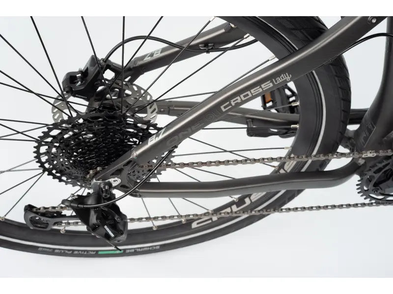 Crussis OLI Cross Lady 8.7-S 2022 Electric Trekking Bike in sleek design, ideal for women's urban and trail rides.