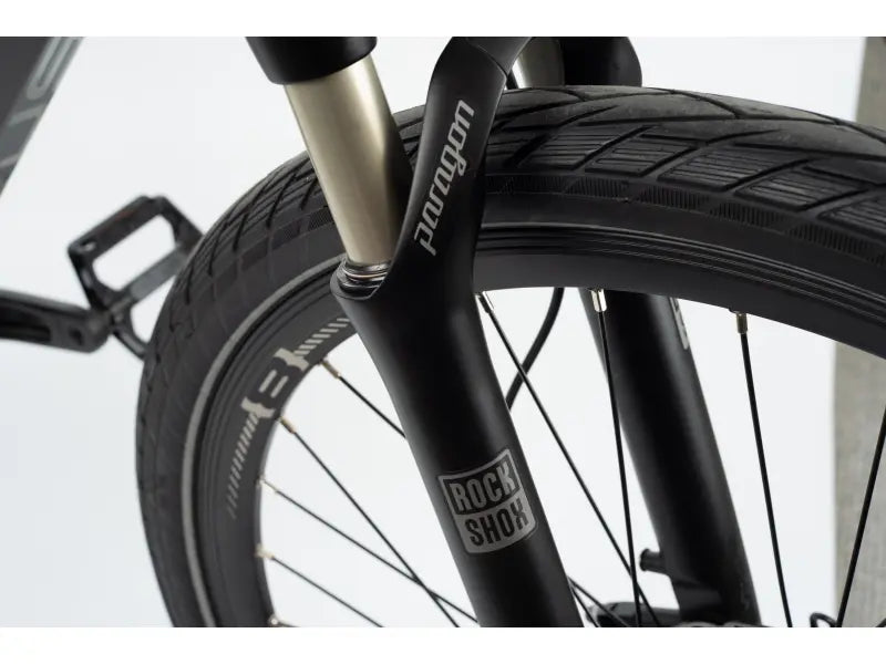 Crussis OLI Cross Lady 8.7-S 2022 Electric Trekking Bike in sleek design, ideal for women's urban and trail rides.